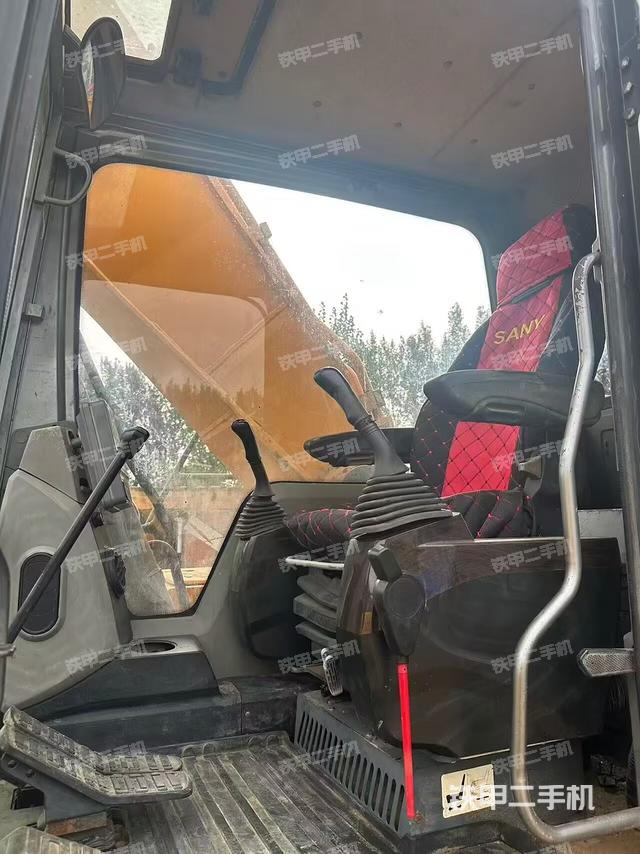 驾驶室整体（整机外观）