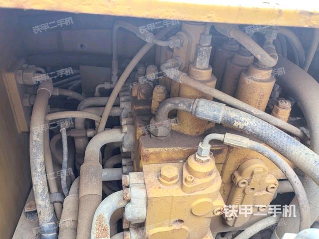 回转马达和主控阀（整机外观）