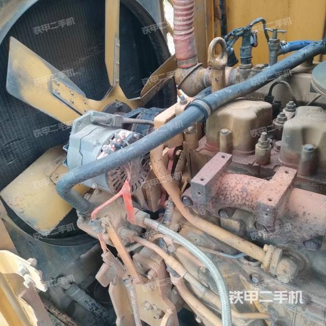 发动机右侧（整机外观及大件）