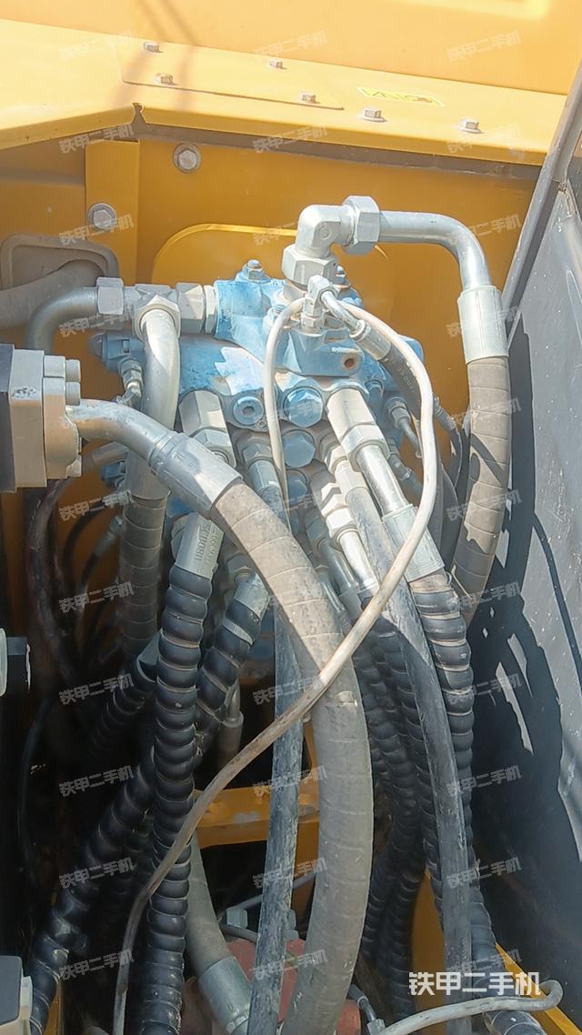 液壓泵艙室正面整體(整機(jī)外觀) 液壓泵艙室正面整體(整機(jī)外觀)