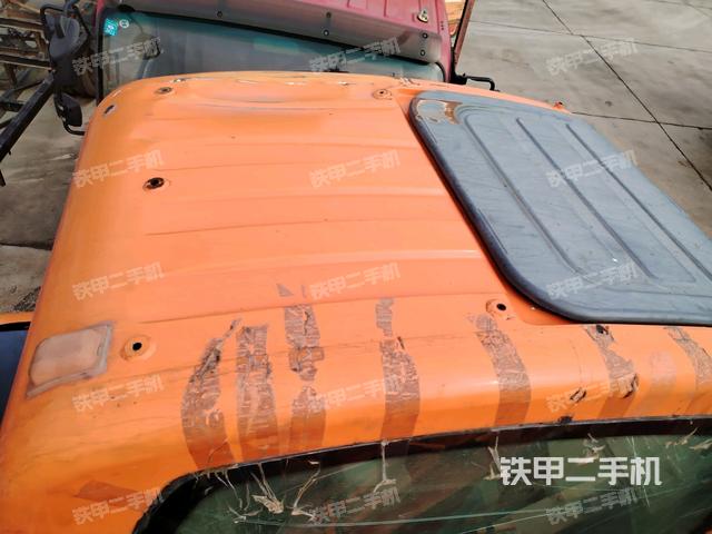 驾驶室顶部（整机外观）