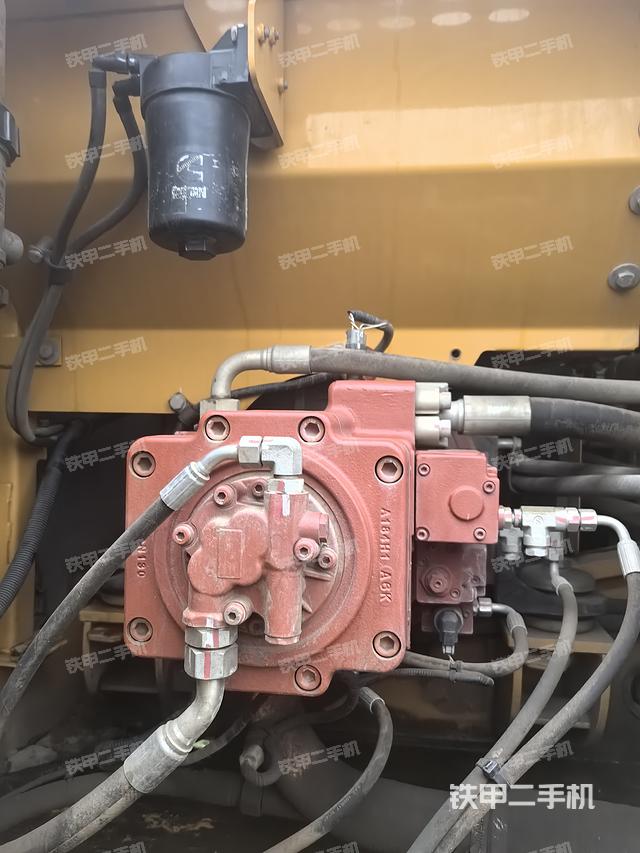 液壓泵艙室正面整體(整機(jī)外觀) 液壓泵艙室正面整體(整機(jī)外觀)