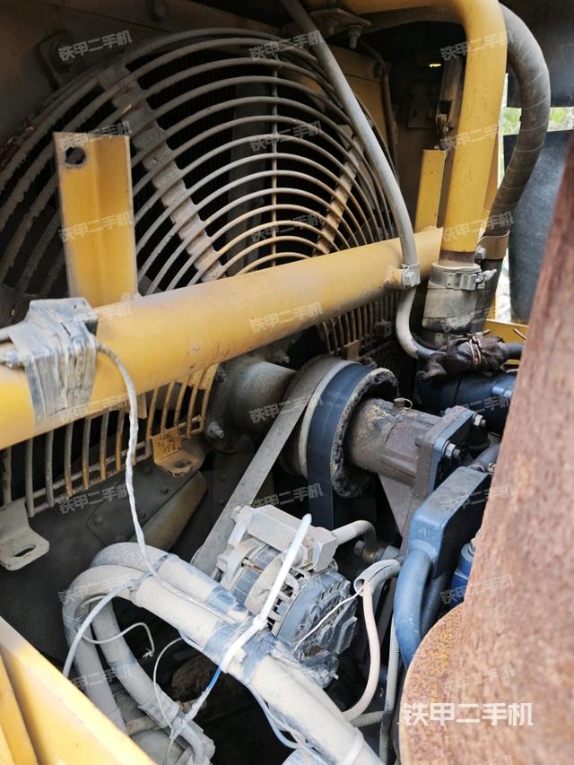 风扇及皮带（推土机发动机舱）