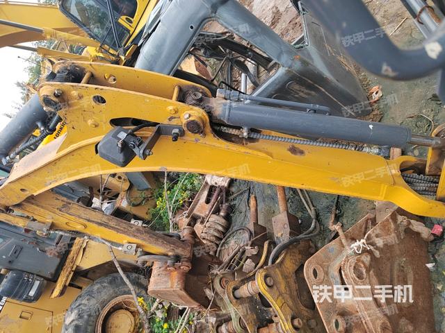 回转马达和主控阀（整机外观）