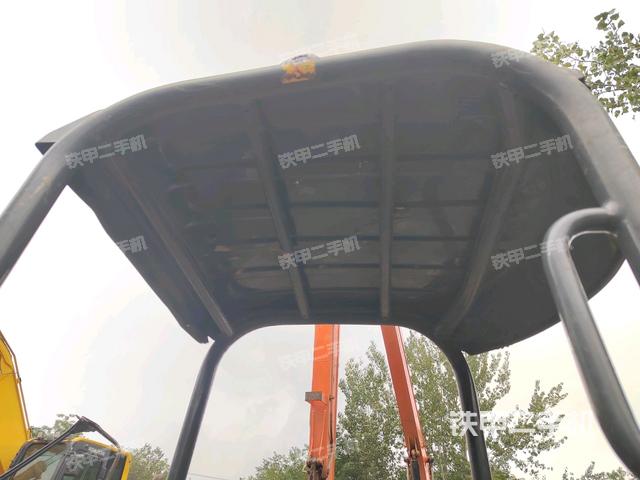 驾驶室顶部（整机外观）