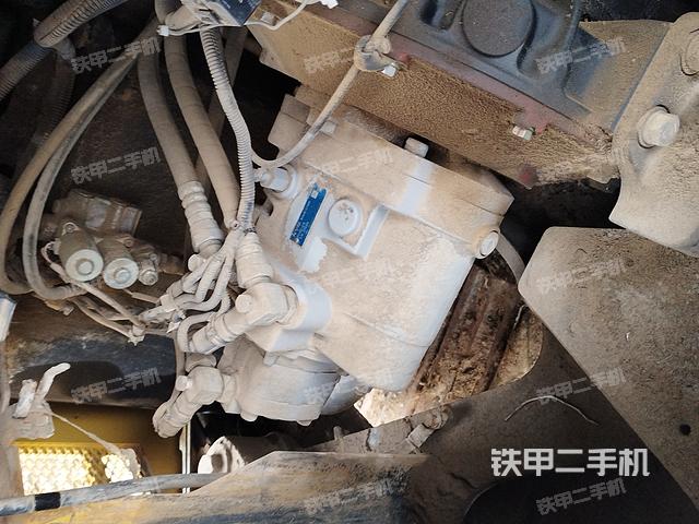 液压泵舱室正面整体(整机外观) 液压泵舱室正面整体(整机外观)