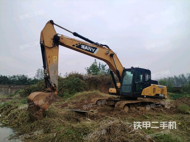 三一重工SY215C挖掘機(jī)