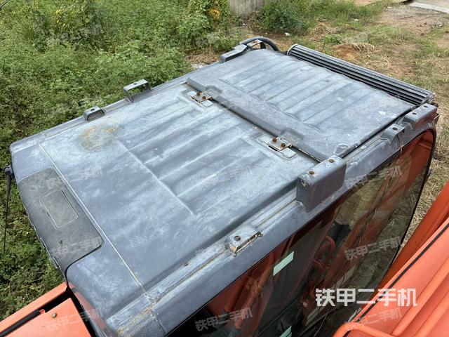 驾驶室顶部（整机外观）