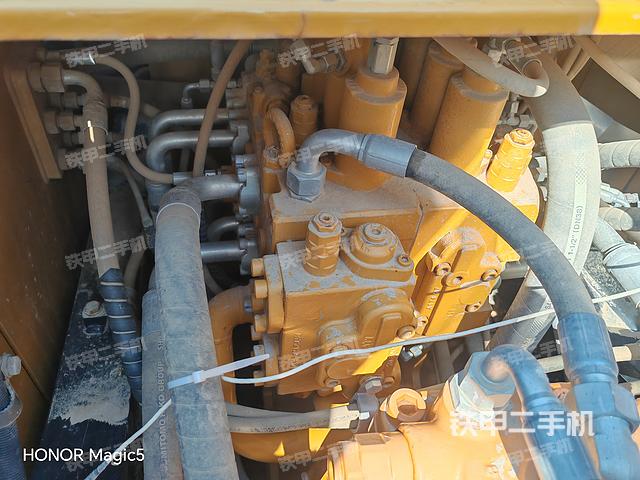 回转马达和主控阀（整机外观）