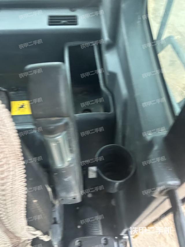 座椅左侧控制台/音响/含左手柄（驾驶室部分）