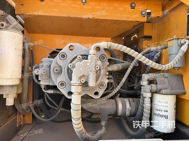 液壓泵艙室正面整體(整機(jī)外觀) 液壓泵艙室正面整體(整機(jī)外觀)