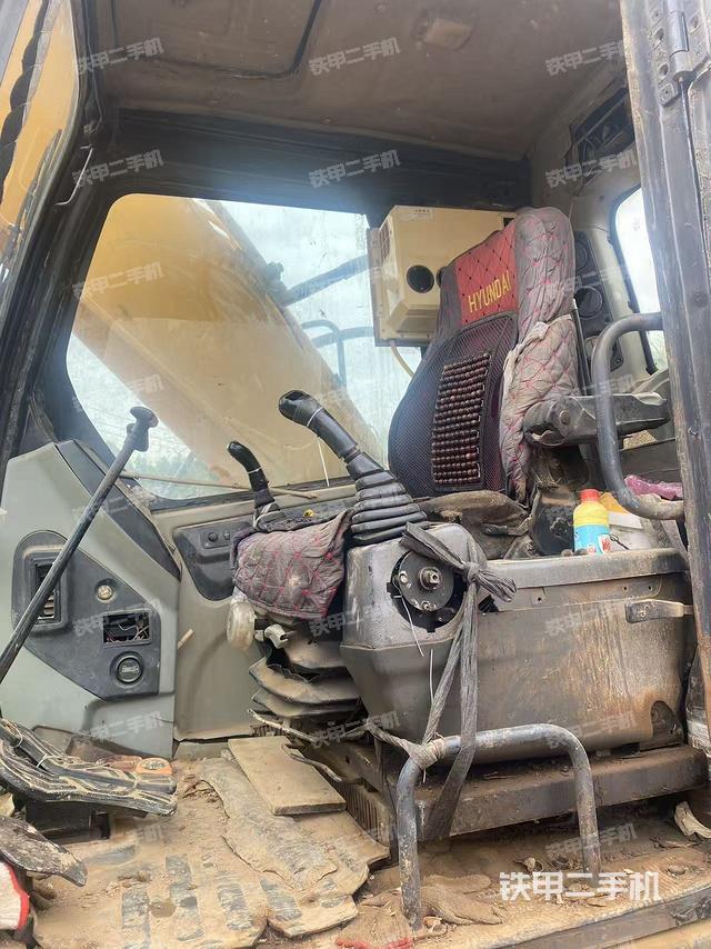 駕駛室整體(整機外觀) 駕駛室整體(整機外觀)