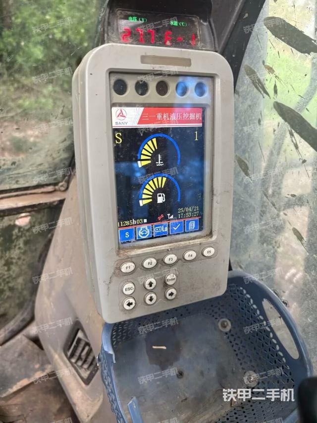 座椅右側(cè)控制臺/鑰匙門/油門/含右手柄（駕駛室部分）