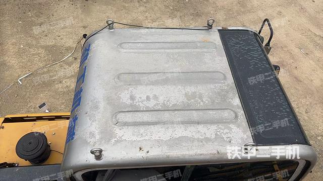 驾驶室顶部（整机外观）