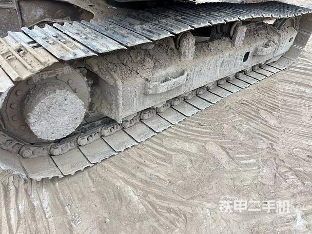 单侧履带整体(整机外观) 单侧履带整体(整机外观)
