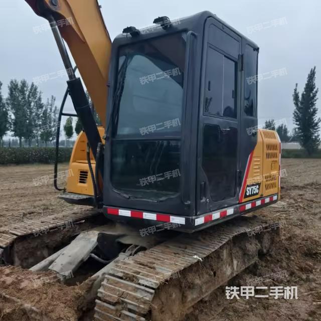 駕駛室整體(整機(jī)外觀) 駕駛室整體(整機(jī)外觀)