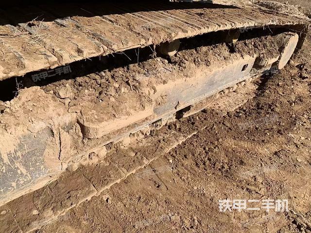 单侧履带整体(整机外观) 单侧履带整体(整机外观)