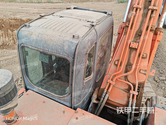 驾驶室顶部（整机外观）