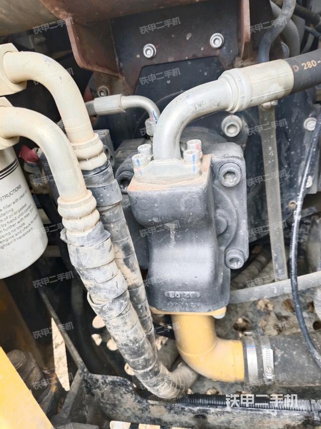 液壓泵艙室正面整體(整機(jī)外觀) 液壓泵艙室正面整體(整機(jī)外觀)