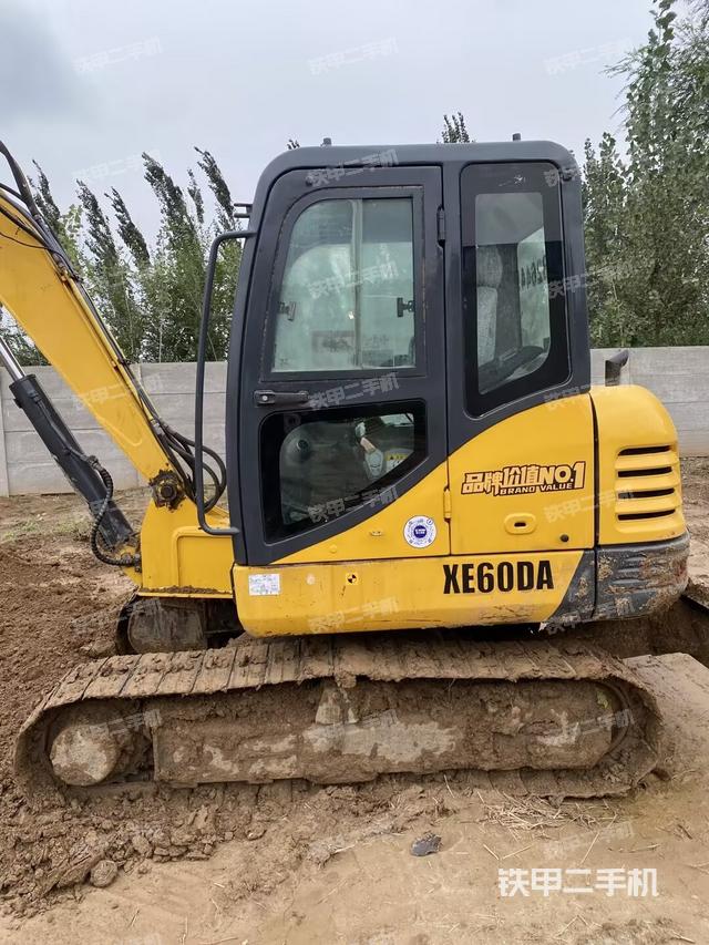 驾驶室整体（整机外观）