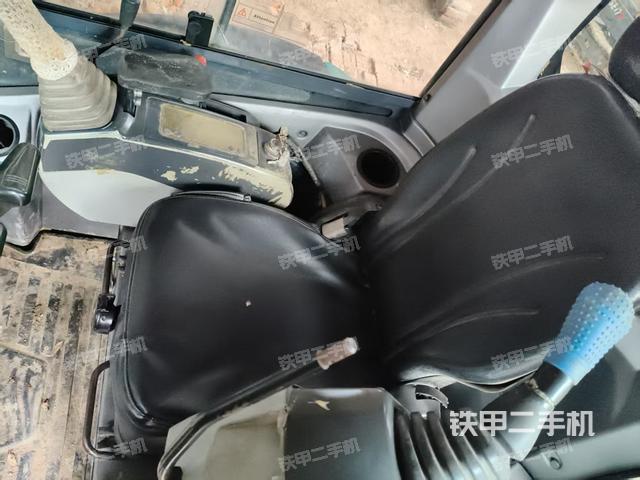 驾驶室顶部（整机外观）