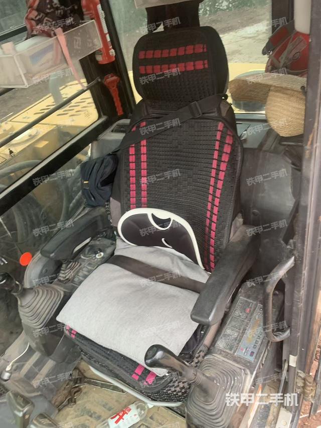 駕駛室整體(整機外觀) 駕駛室整體(整機外觀)