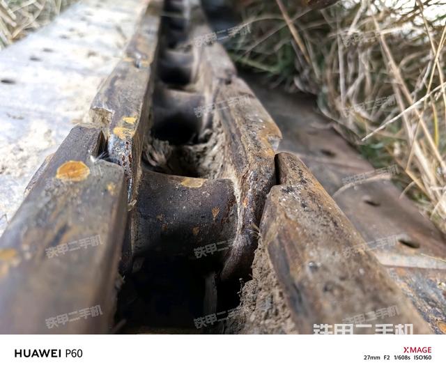 單側(cè)履帶整體(整機(jī)外觀) 單側(cè)履帶整體(整機(jī)外觀)