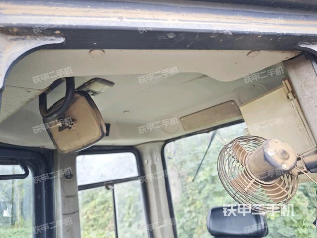 驾驶室内部顶部（推土机驾驶室）