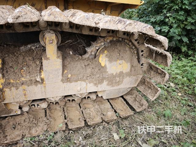 左侧履带全景（推土机底盘及工作装置）