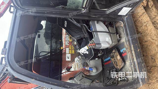 駕駛室整體(整機外觀) 駕駛室整體(整機外觀)