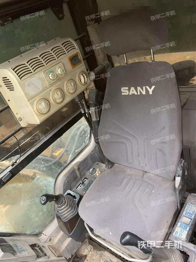 驾驶室整体（整机外观）