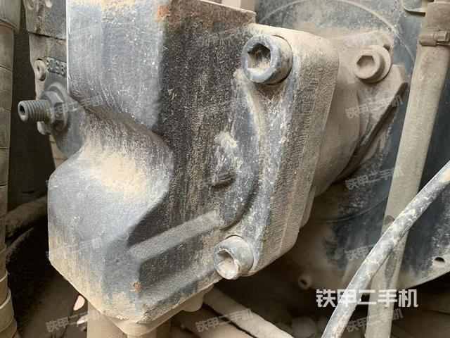 液壓泵艙室正面整體(整機外觀) 液壓泵艙室正面整體(整機外觀)