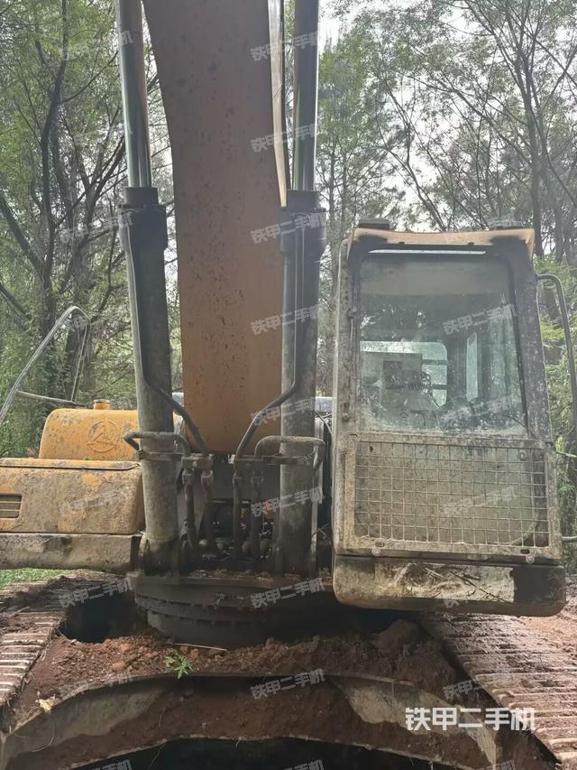 鏟斗右后整體（工作和回轉(zhuǎn)裝置）