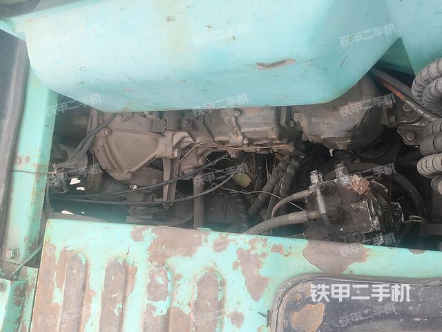 回转马达和主控阀（整机外观）