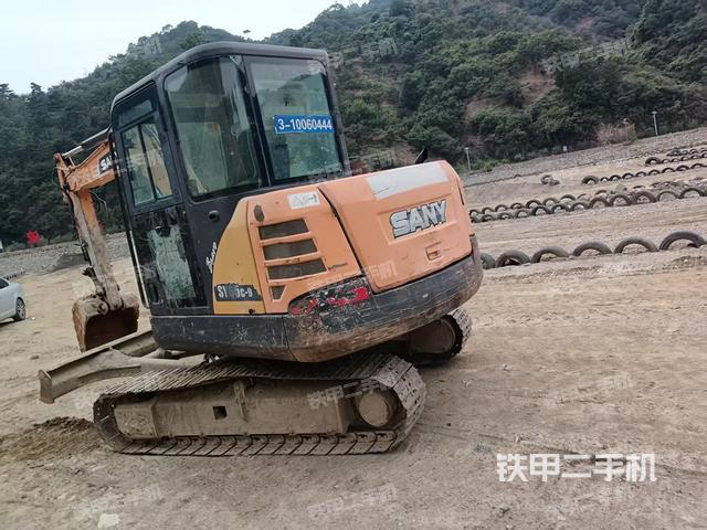 駕駛室整體(整機(jī)外觀) 駕駛室整體(整機(jī)外觀)