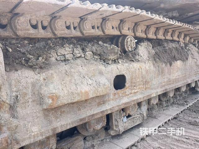 單側(cè)履帶整體(整機(jī)外觀) 單側(cè)履帶整體(整機(jī)外觀)