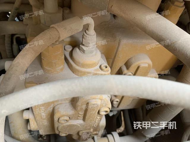 回转马达和主控阀（整机外观）