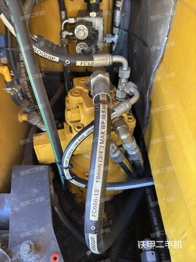 回转马达和主控阀（整机外观）