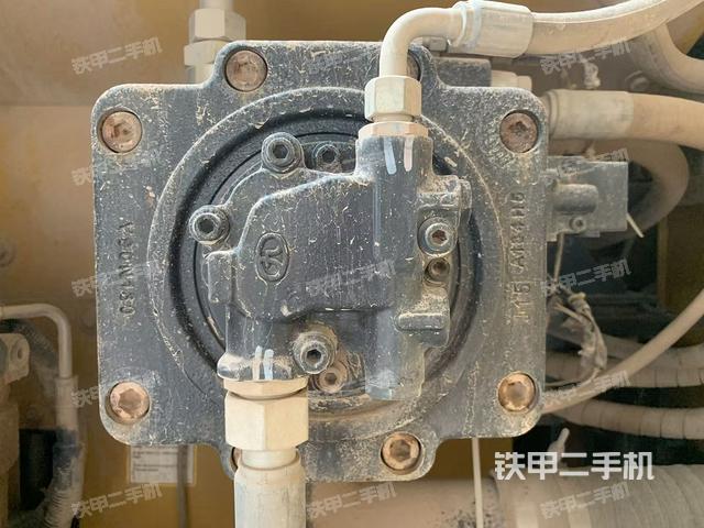 液压泵舱室正面整体（整机外观）
