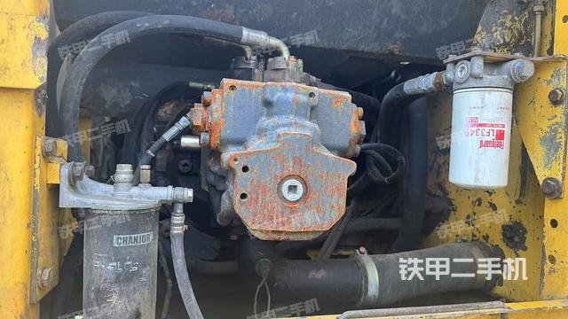 液壓泵艙室正面整體(整機(jī)外觀) 液壓泵艙室正面整體(整機(jī)外觀)