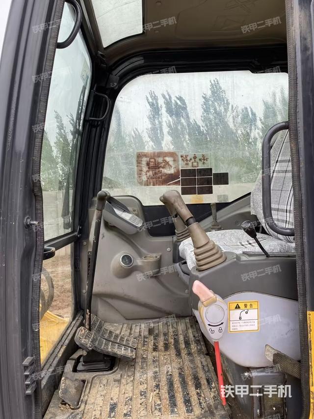 驾驶室顶部（整机外观）