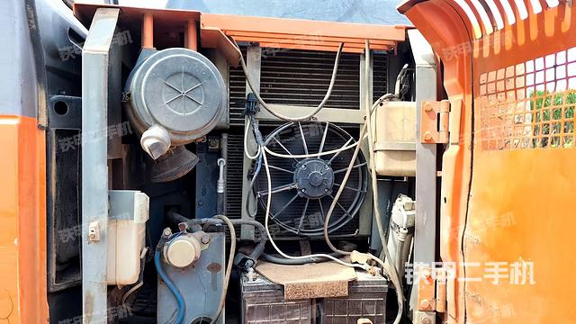 散熱器正面(大件艙室) 散熱器正面(大件艙室)