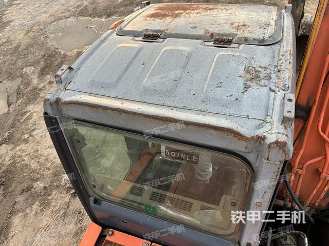 驾驶室顶部（整机外观）