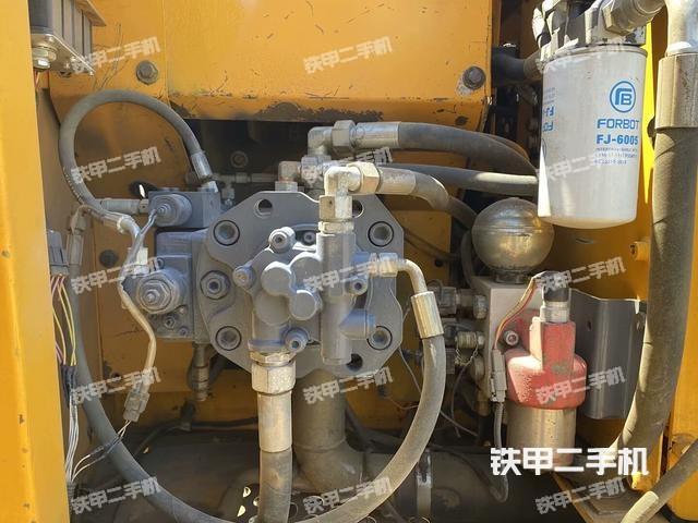 液壓泵艙室正面整體(整機(jī)外觀) 液壓泵艙室正面整體(整機(jī)外觀)