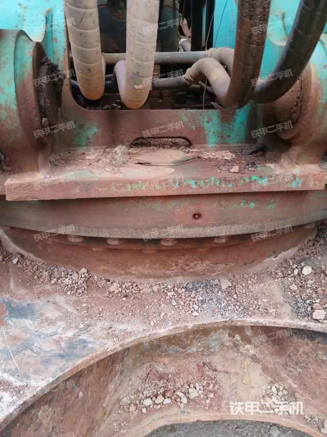 大臂油缸整体 竖拍（工作和回转装置）