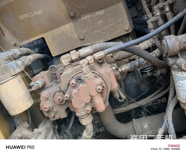 液壓泵艙室正面整體(整機(jī)外觀) 液壓泵艙室正面整體(整機(jī)外觀)