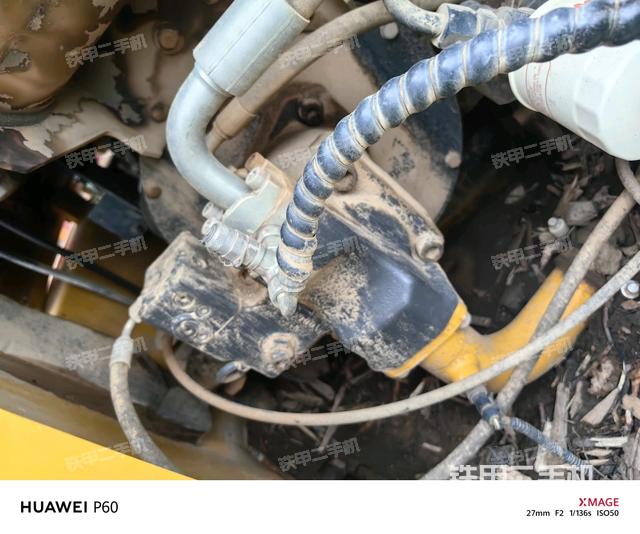 液壓泵艙室正面整體(整機(jī)外觀) 液壓泵艙室正面整體(整機(jī)外觀)