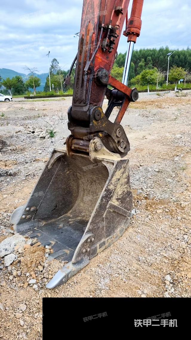 小臂整体左后（工作和回转装置）