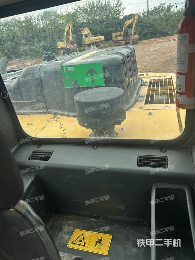 后窗玻璃角标（驾驶室部分）