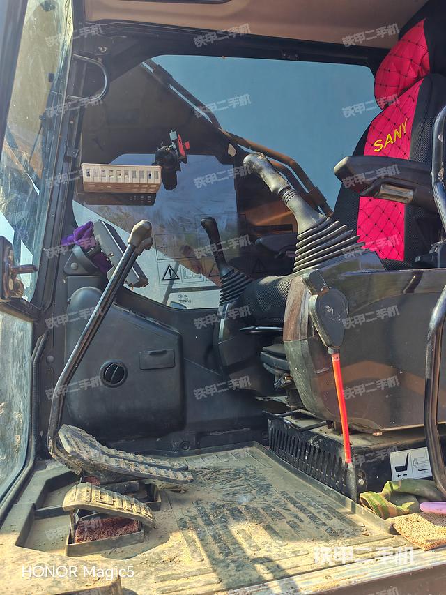 驾驶室整体（整机外观）